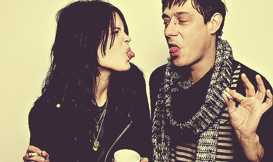 Джейми хинс. The kills группа. The kills группа. Джейми хинс в молодости. The kills.