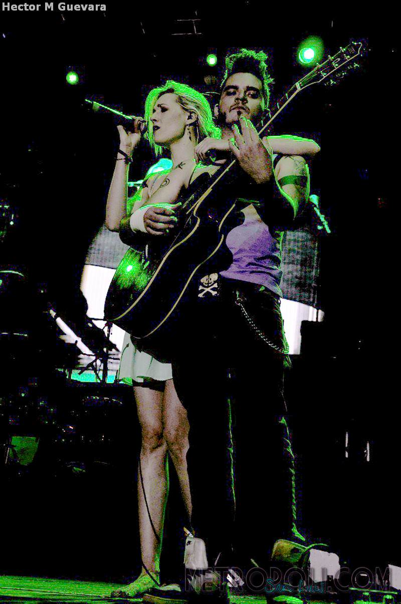 Jenny and The Mexicats, armaron la fiesta