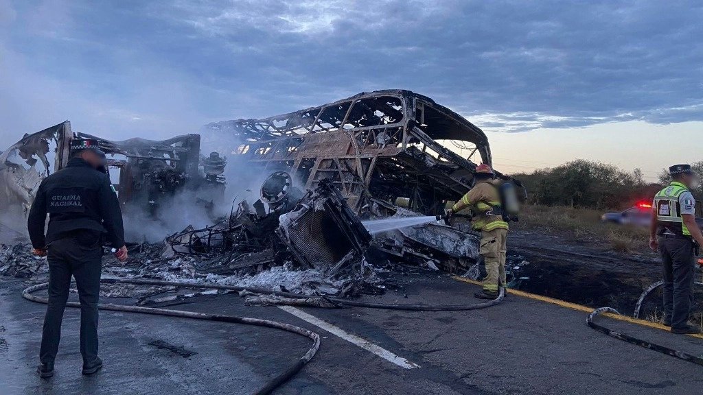 Trágico Accidente En La Maxipista Mazatlán-Culiacán Deja 22 Muertos Y ...