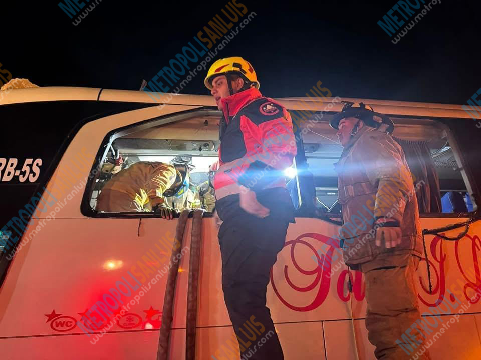 Choque entre autobús y tráiler en la carretera 57 deja varios lesionados