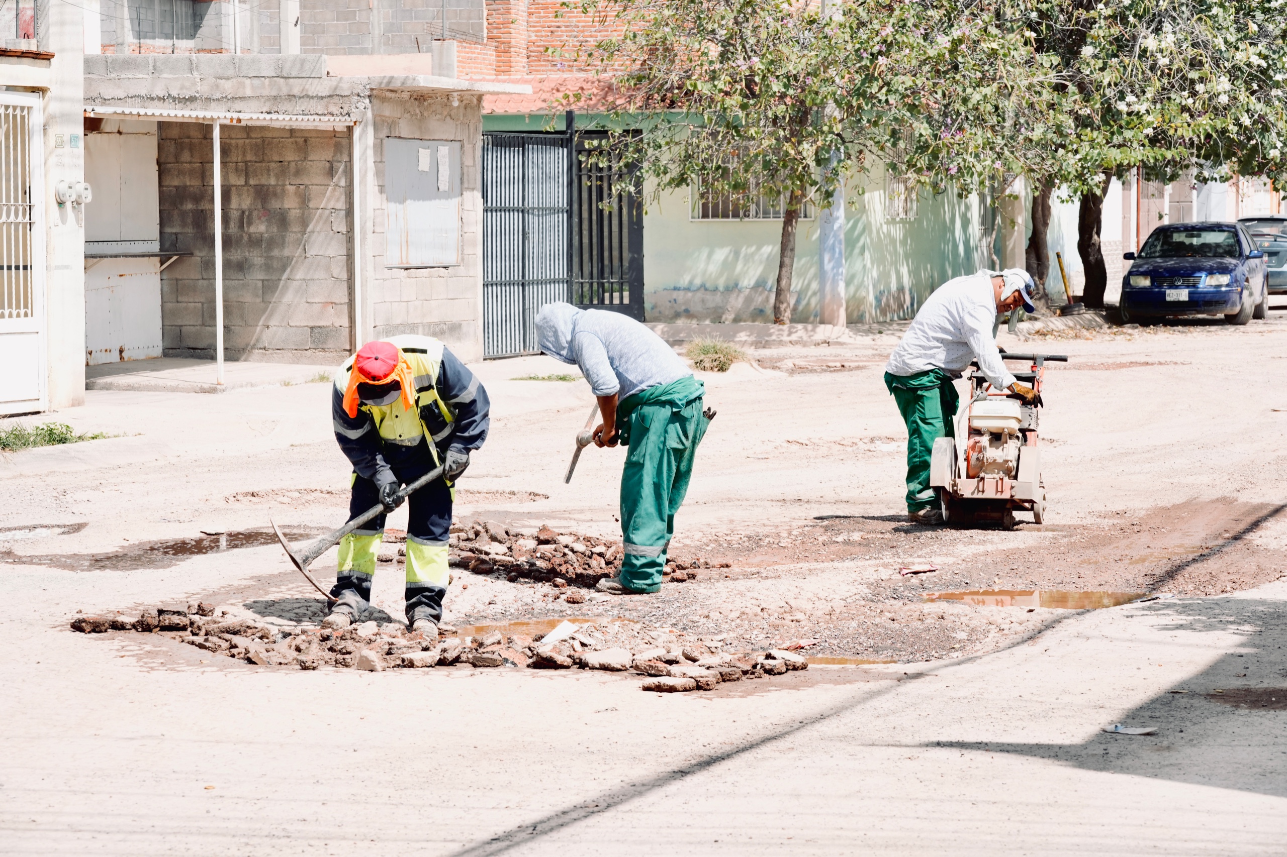 Villa de Pozos avanza con programa de bacheo emergente en diversas colonias
