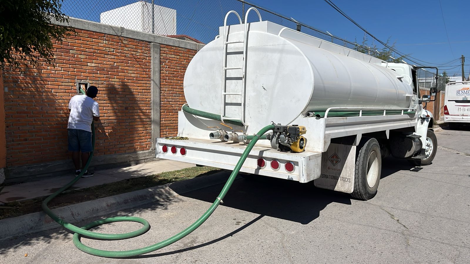 Ayuntamiento de Soledad mantiene apoyo a escuelas con agua a través de ...