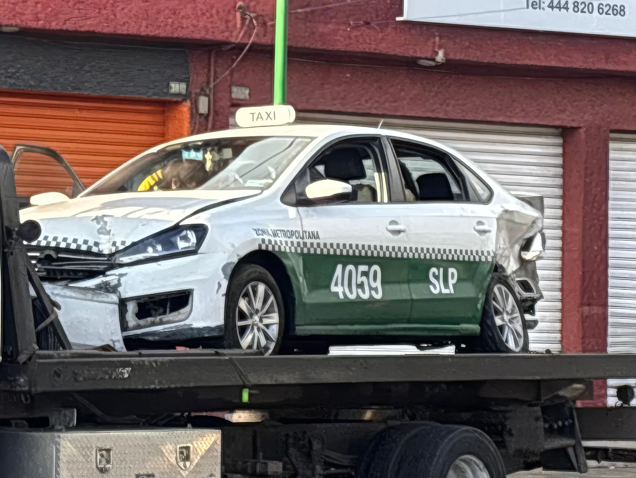 Fuerte accidente entre taxi y camioneta deja dos personas lesionadas en ...
