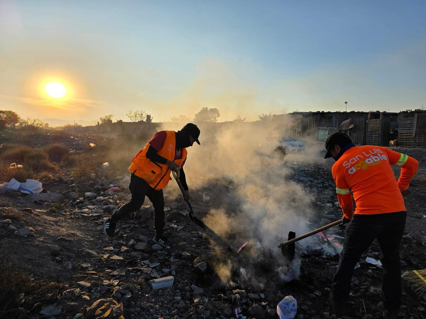 Atienden quema de basura en la colonia Los Vergeles
