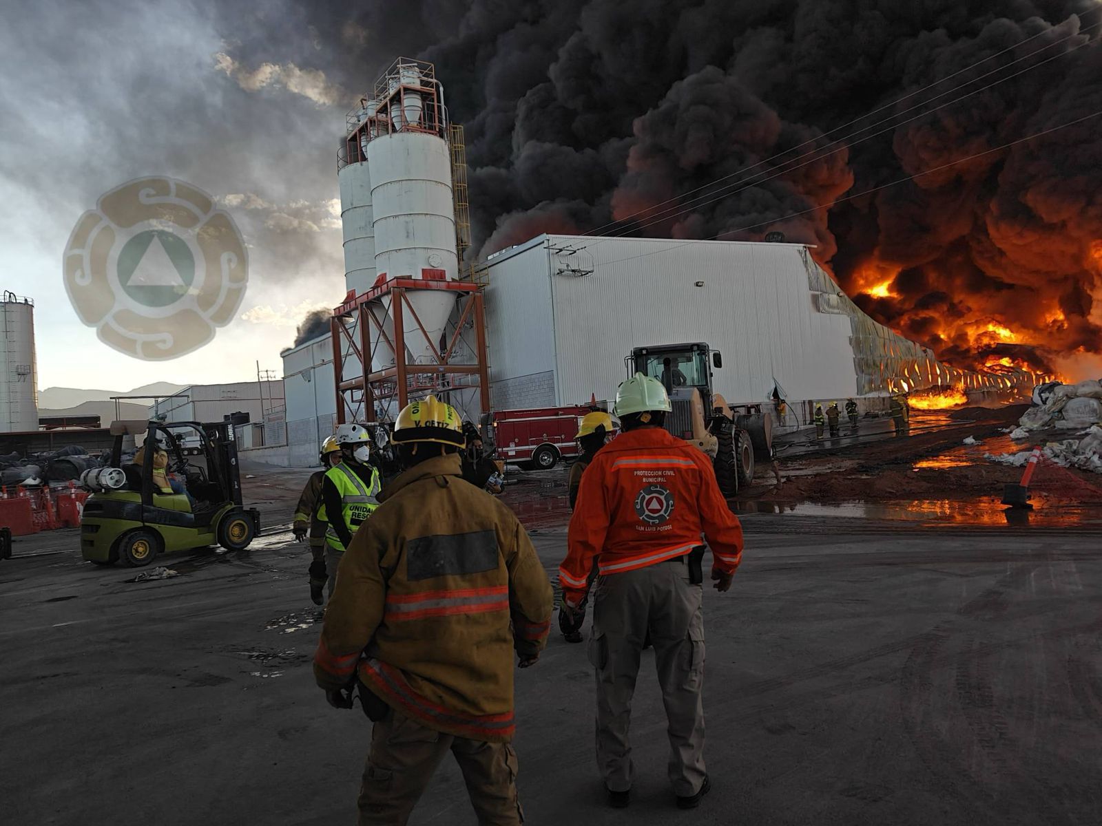 Controlan incendio en empresa de la Zona Industrial tras operativo ...