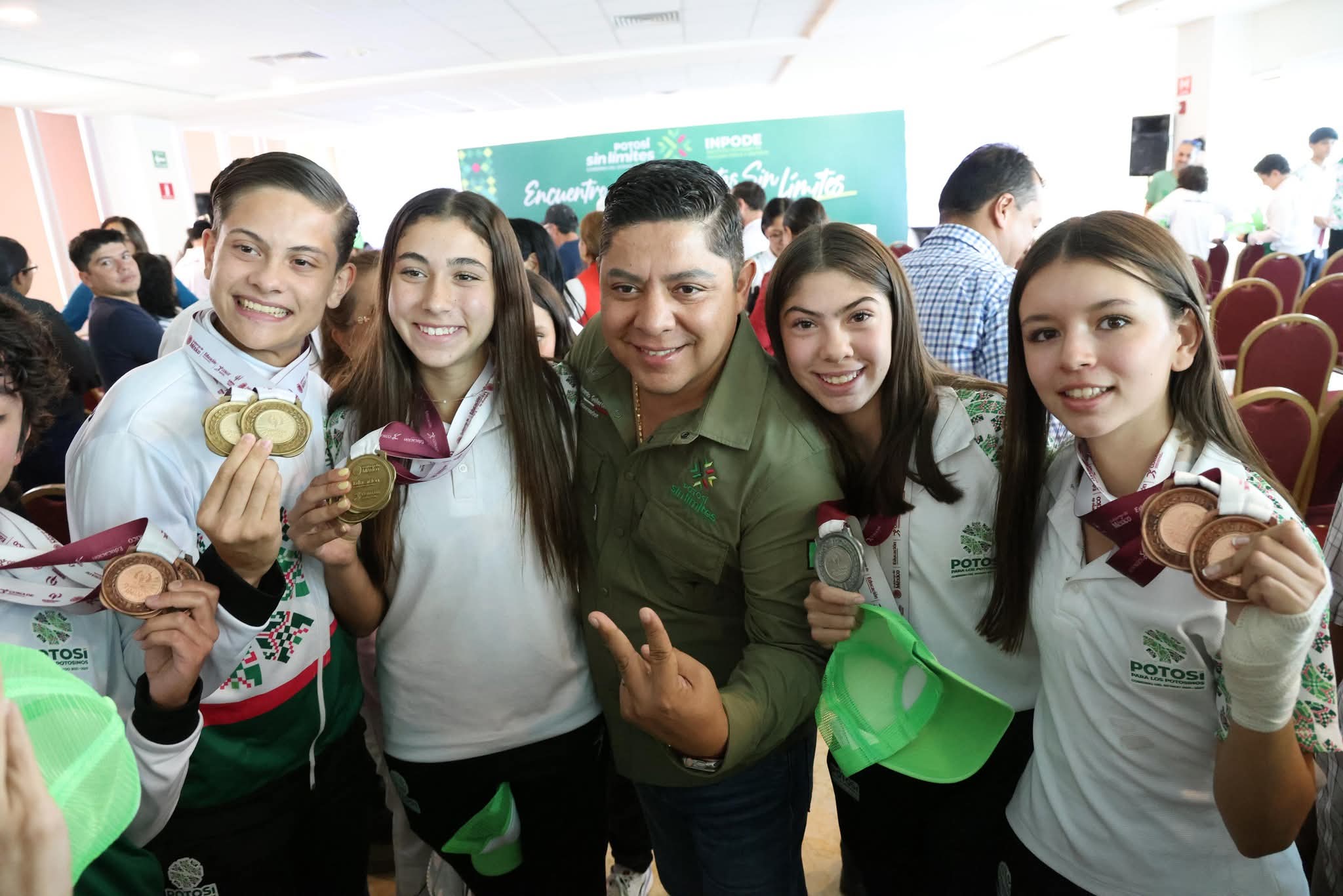 "Gael García and Sebastián Hernández Win Bronze in Badminton: Latest Highlights"